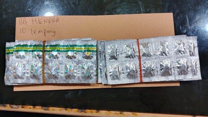 Barang bukti berupa 155 butir obat Tramadol.
