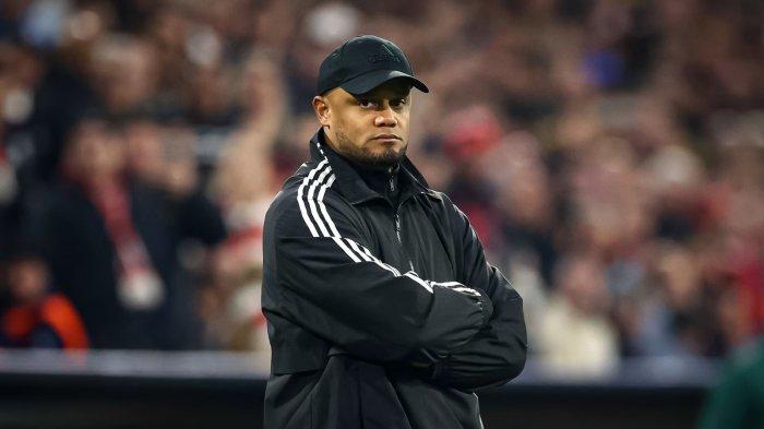 VINCENT KOMPANY - Pelatih Bayern Munchen Vincent Kompany mengamati permainan anak asuhnya ketika menghadapi Inter Milan pada leg pertama perempat final Liga Champions 2024/2025 di Stadion Allianz Arena, Rabu (9/4/2025). (Website Bayern Munchen - 9/4/2025).