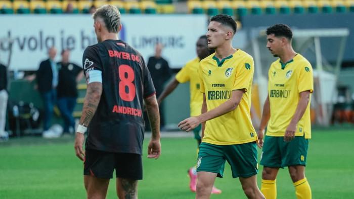 DEBUT HUBNER - Bek Timnas Indonesia, Justin Huber menjalani pertandingan debutnya bersama Fortuna Sittard dalam laga uji coba pramusim melawan Bayer Leverkusen, pada Jumat (1/8/2025) malam WIB.