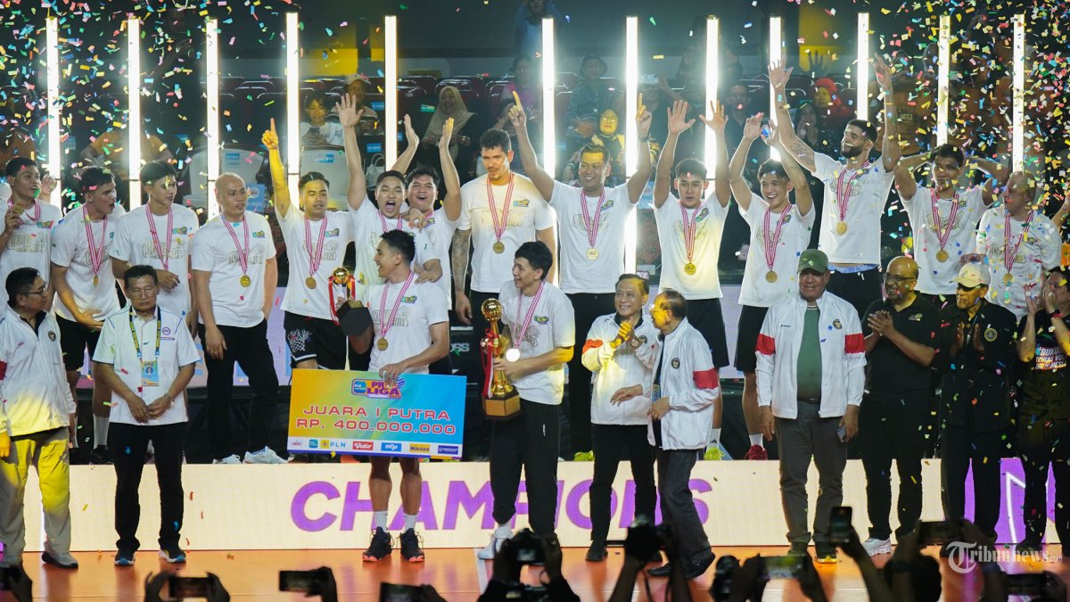 PROLIGA 2025 - Para pevoli putra Bhayangkara Presisi meraih juara I Proliga 2025 di Gor Amongrogo, Yogyakarta pada Minggu (11/5/2025). Bhayangkara Presisi keluar sebagai juara Proliga 2025 setelah mengalahkan LavAni dengan skor 3-3 (19-25,23-25,25-22, 25-22,15-9) di laga grand final. Tribun Solo/Muhammad Nursina