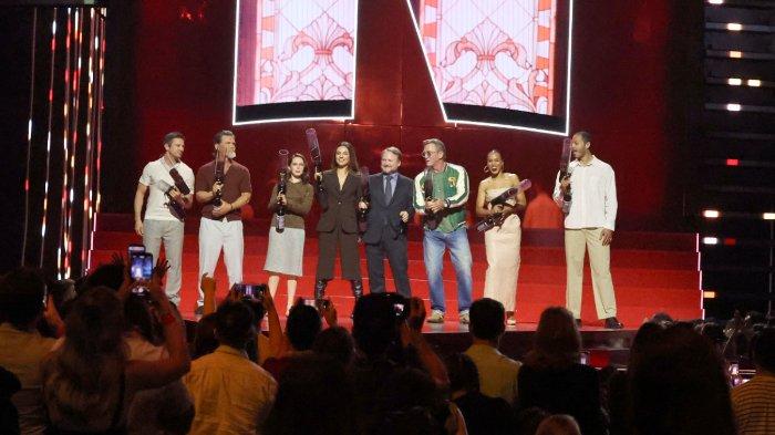 NETFLIX TUDUM 2025 - Bintang Film Wake Up Dead Man: A Knives Out Mystery di acara Netflix Tudum 2025: The Live Event, Senin (1/6/2025).