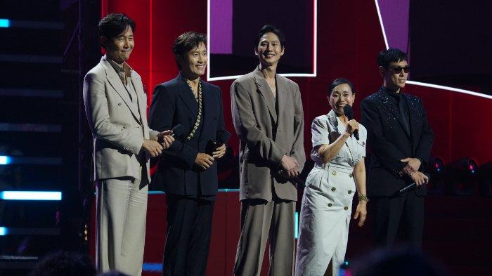 BINTANG SQUID GAME 3 - Bintang serial Squid Game 3 saat umumkan trailer di Netflix Tudum 2025: The Live Event, Senin (1/6/2025).