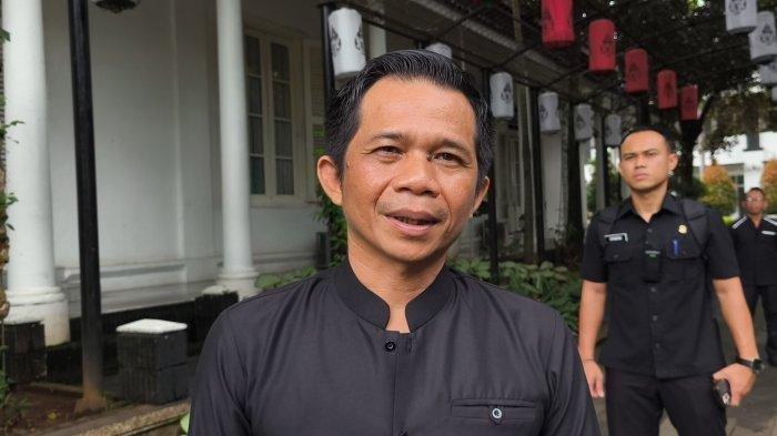 Bupati Purwakarta, Saepul Bahri Binzein, Kamis (13/3/2025). Saepul Bahri bahkan disebut Gubernur Jawa Barat, Dedi Mulyadi, sebagai bupati terkaya nomor tiga di Jawa Barat.