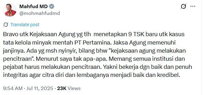 CUITAN MAHFUD MD - Cuitan mantan Menko Polhukam, Mahfud MD pada platform X, Jumat (11/7/2025). Mahfud MD mengapresiasi penetapan sembilan tersangka baru dalam kasus dugaan korupsi tata kelola minyak mentah di PT Pertamina oleh Kejaksaan Agung pada Kamis (10/7/2025) malam.