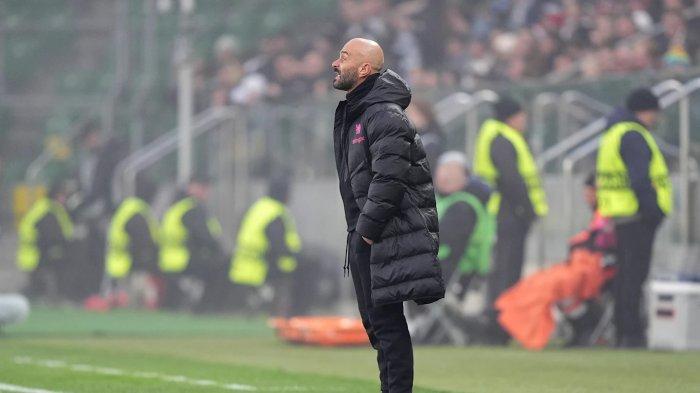 MEMBERI ARAHAN - Pelatih Chelsea Enzo Maresca memberikan arahan selama pertandingan menghadapi Legia Warszawa pada leg pertama perempat final Liga Konferensi Eropa 2024/2025 di Estadi de l'Exèrcit Polonès, Kamis (10/4/2025). (Website Chelsea - 11/4/2025)