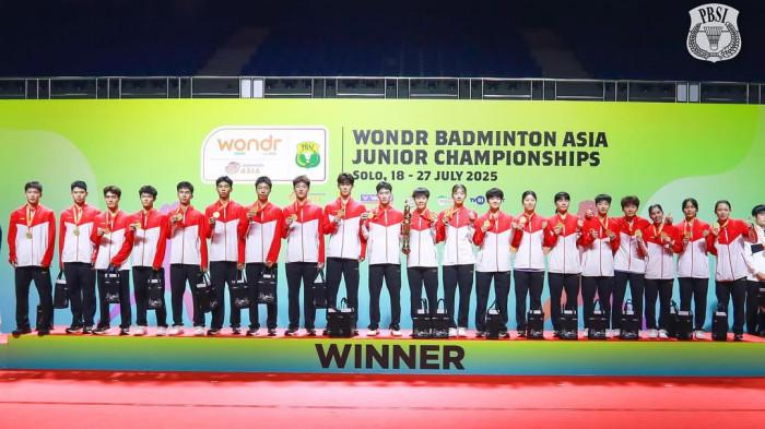 CHINA JUARA - China keluar sebagai juara nomor beregu campuran di Badminton Asia Junior Championships 2025 setelah mengalahkan Thailand dengan skor 110-90, Selasa (22/7/2025) di GOR Indoor Manahan Solo.