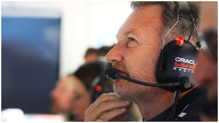 SOSOK CHRISTIAN HORNER - Christian Horner saat mengawasi jalannya balapan bagi tim Formula 1, Red Bull Racing.