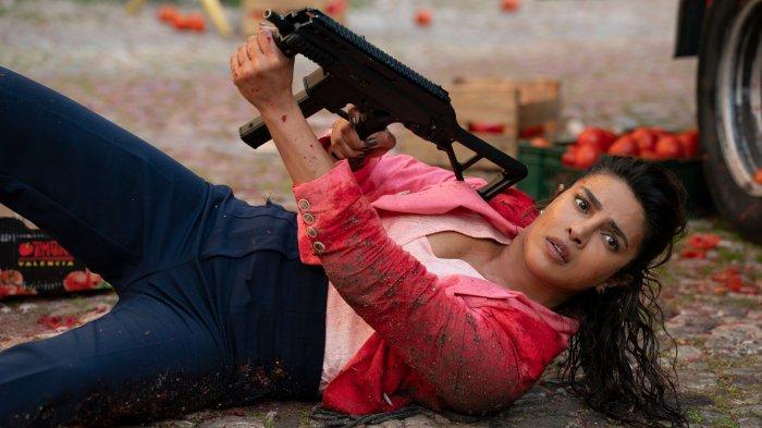 CUPLIKAN ADEGAN FILM - Cuplikan adegan Priyanka Chopra Jonas dalam film Heads of State, diunduh dari dirilis Prime Video, Selasa (1/7/2025).