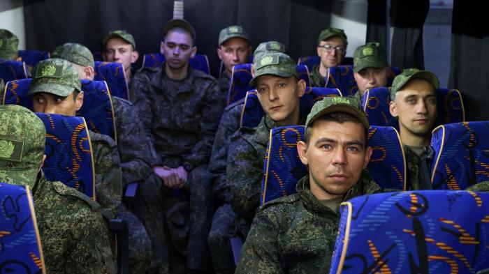 DIPAKSA KEMBALI BERPERANG - Prajurit Rusia yang dibebaskan dari penawanan Ukraina