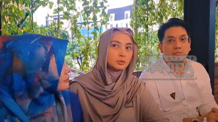 Della Puspita terjerat penipuan travel umrah milik temannya, mengaku rugi hingga ratusan juta.
