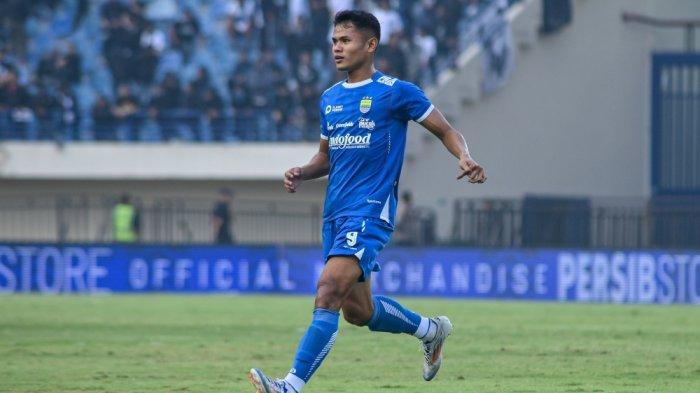 AKSI DIMAS DRAJAD - Penampilan Dimas Drajad saat memperkuat Persib Bandung pada kompetisi Liga 1 2024/2025. (Website PT LIB - 21/2/2025)