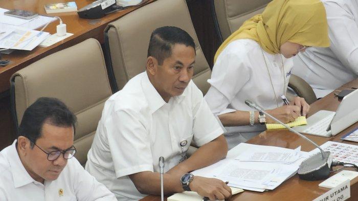 STOK BERAS - Novi Helmy Prasetya dalam rapat bersama Komisi VI DPR RI di Kompleks Parlemen, Senayan, Jakarta, Senin (3/3/2025).