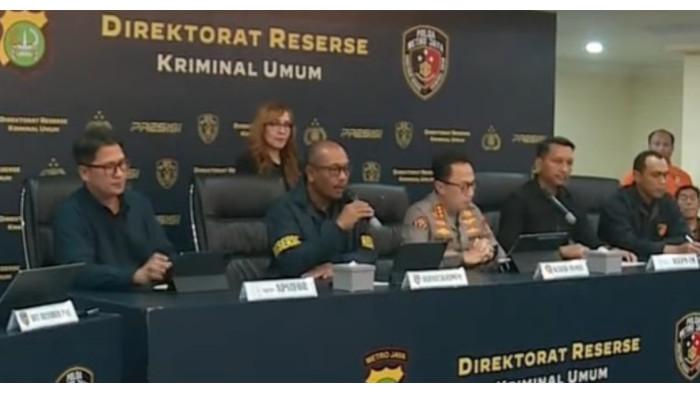 Direktur Reserse Kriminal Umum (Dirreskrimum) Polda Metro Jaya, Kombes Pol. Wira Satya Triputra, dalam konferensi pers kasus kematian Diplomat Kementerian Luar Negeri (Kemlu), Arya Daru Pangayunan atau berinisial ADP (39), Selasa (29/7/2025), di Polda Metro Jaya, Jakarta.