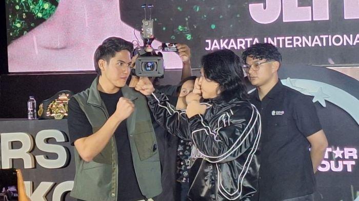 KONFERENSI PERS SKO 3 - Dua selebritis, El Rumi dan Jefri Nichol akan kembali bertarung pada pertandingan tinju bertajuk Superstar Knockout 3 yang akan digelar di Jakarta Convention Center, Senayan, Jakarta pada 9 Agustus mendatang. Kawasan SCBD, Sudirman, Jakarta, Jumat (11/7/2025).