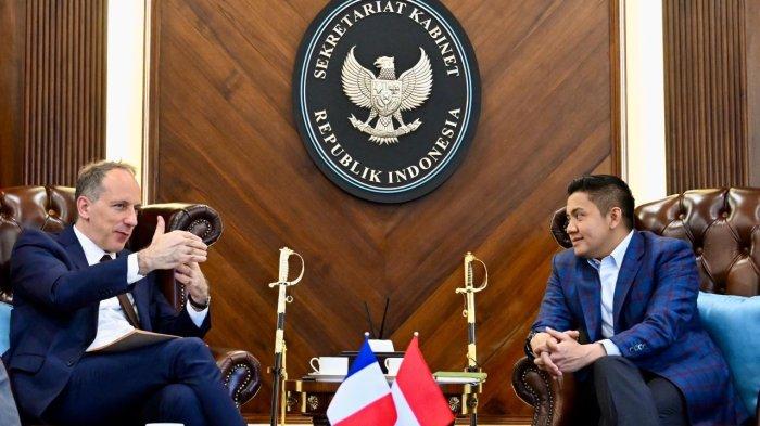 KUNJUNGAN EMMANUEL MACRON - Duta Besar Republik Prancis untuk Republik Indonesia, Fabien Penone, dengan Sekretaris Kabinet, Teddy Indra Wijaya pada Selasa, (13/5/2025). Pertemuan dilakukan jelang kunjungan Presiden Prancis, Emmanuel Macron, ke Jakarta, Indonesia pada 27 hingga 29 Mei 2025. 