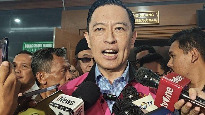 SIDANG TOM LEMBONG - Terdakwa terduga korupsi impor gula eks Mendag Tom Lembong di PN Tipikor Jakarta, Senin (14/7/2025). Hakim Dennie Arsan menjadwalkan sidang vonis Tom Lembong pada Jumat 18 Juli 2025.