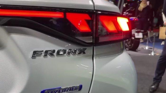 Emblem hybrid Fronx