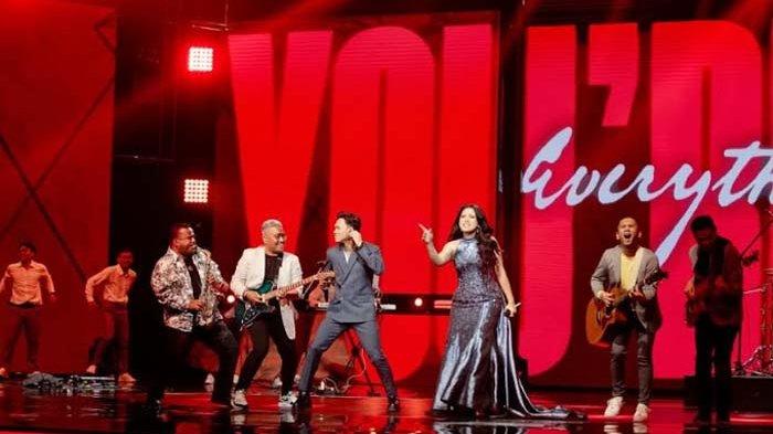 FINAL INDONESIAN IDOL - Penampilan Fajar Noor dan Shabrina Leanor bersama dengan The Bakuucakar ketika membawakan lagu-lagu dari mendiang Glenn Fredly dan sukses membuat beberapa dewan juri meneteskan air mata.
