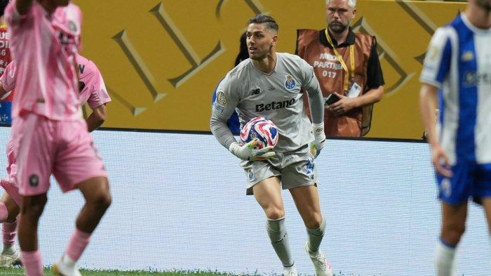 AKSI CLAUDIO RAMOS - Penampilan Kiper FC Porto, Claudio Ramos dalam pertandingan menghadapi Inter Miami pada laga kedua grup A Piala Dunia Antarklub 2025, Jumat (19/6/2025). (Twitter Porto - 20/6/2025)