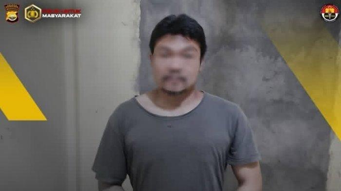 GURU ANIAYA KEPSEK - Pelaku RL saat diamankan Polres Kepahiang Polda Bengkulu, Selasa (22/4/2025). Pelaku mengaku sakit hati karena akan dimutasi, sehingga nekat menganiaya korban.