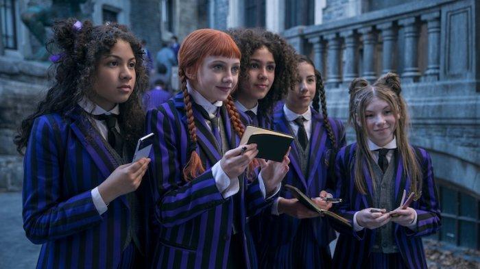 Gambaran murid sekolah Nevermore Academy dalam Wednesday 2 ewf