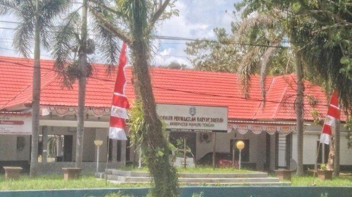 ANGGOTA DPRD TERJARING - Kantor DPRD Mamuju Tengah, di Jl Tammauni Pue Ballung, Desa Tobadak, Kecamatan Tobadak, Kabupaten Mamuju Tengah, Sulawesi Barat. BK DPRD Mateng akan meminta klarifikasi terhadap I yang kedapatan bersama wanita bukan istrinya di sebuah wisma pada Selasa (11/3/2025) dini hari.