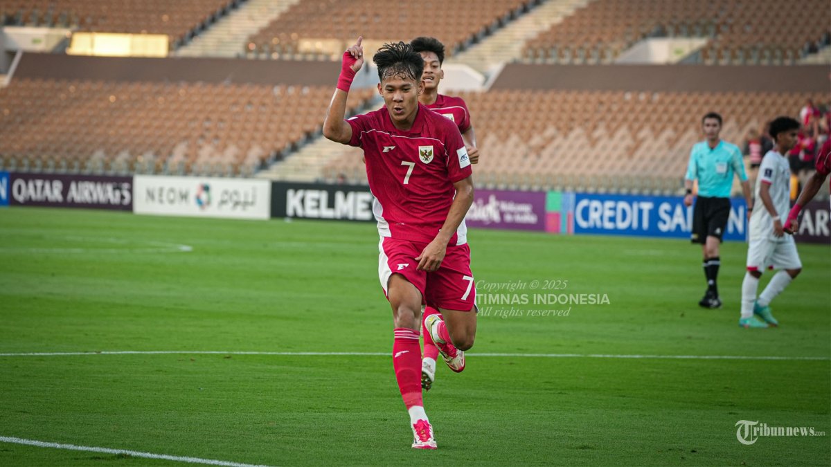 LOLOS PIALA DUNIA - Pesepak bola Timnas U-17 Indonesia Zahaby Gholy selebrasi saat melawan Timnas U-17 Yaman pada pertandingan kedua Grup C Piala Asia U-17 di Stadion Prince Abdullah Al-Faisal, Jeddah, Senin (7/4/2025) malam WIB. Timnas U-17 Indonesia berhasil menggulung Yaman dengan skor 4-1 sehingga lolos ke Piala Dunia U-17 2025. TRIBUNNEWS/PSSI/HO