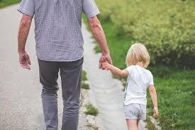 AYAH DAN ANAK PEREMPUAN -Lisa Mariana mengungkapkan bagaimana Ridwan Kamil menjadi figur ayah yang ia rindukan, terkait dengan fenomena emosional 
