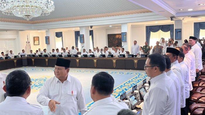 HASAN NASBI - Kepala Kantor Komunikasi Kepresidenan Atau PCO Hasan Nasbi mengahdiri Sidang Kabinet Paripurna di Kantor Presiden, Komplek Istana Kepresidenan, Jakarta, Senin, (5/5/2025). Sebelumnya ia sudah menyatakan mundur dari PCO.