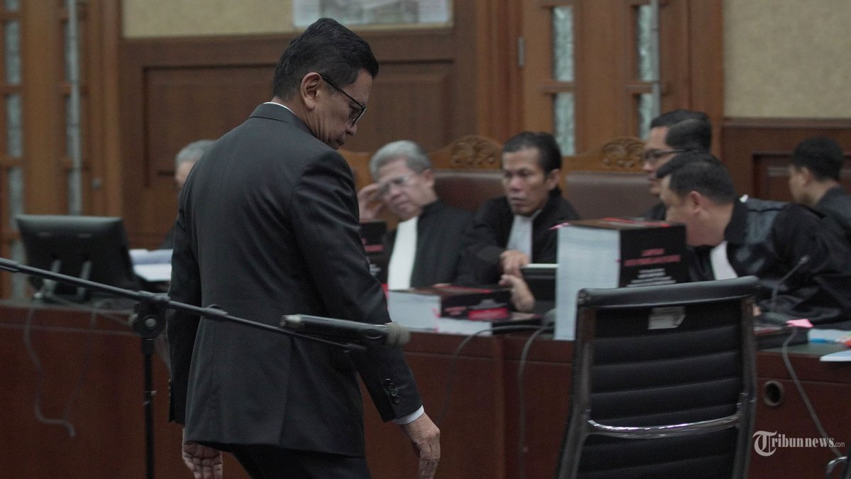 HASTO JALANI SIDANG - Sekretaris Jenderal PDI Perjuangan Hasto Kristiyanto mengikuti jalannya sidang perkara kasus korupsi di Pengadilan Tipikor, Jakarta Pusat, Kamis (10/7/2025). Pada kesempatan tersebut Hasto menyatakan telah memaafkan siapa pun yang berkepentingan dengan menjadikan dirinya berada di meja hijau terkait kasus kasus dugaan perintangan penyidikan perkara korupsi tersangka Harun Masiku dan suap. Tribunnews/Jeprima