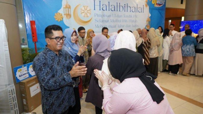 KULIAH GRATIS - Rektor Universitas Indonesia (UI), Prof. Dr. Ir. Heri Hermansyah, S.T., M.Eng., IPU telah menandatangani Surat Keputusan Rektor tentang program kuliah gratis bagi putra-putri tenaga kependidikan dan tenaga pendidik di lingkungan Universitas Indonesia yang lulus seleksi masuk UI melalui jalur tes atau Ujian Tulis Berbasis Komputer (UTBK).
