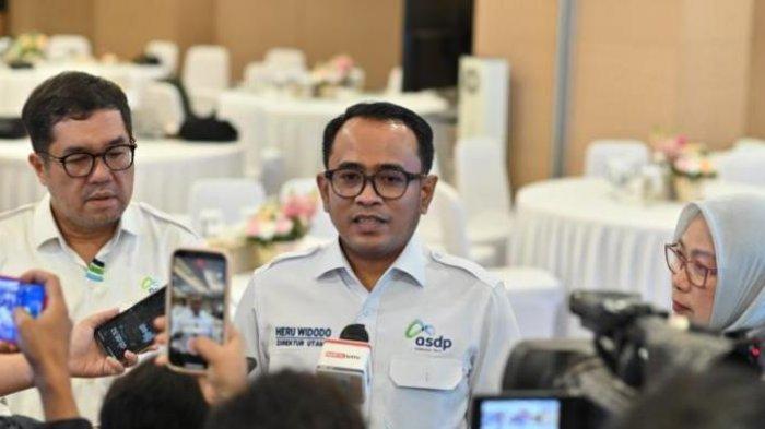 DIPERIKSA KASUS KORUPSI - Direktur Utama PT ASDP Indonesia Ferry (Persero) Heru Widodo telah diperiksa oleh Komisi Pemberantasan Korupsi (KPK) terkait kasus dugaan korupsi proses kerja sama usaha (KSU) dan akuisisi PT Jembatan Nusantara (JN) oleh PT ASDP Indonesia Ferry tahun 2019–2022. Berikut sosok dan rekam jejak Heru Widodo.