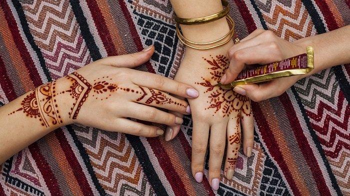 ILUSTRASI - Ilustrasi Henna yang diunduh dari Freepik pada Kamis (5/6/2025).
