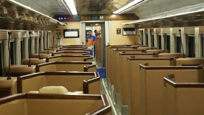 Interior kursi sleeper generasi 1 Kereta Api Argo Bromo Anggrek, diunggah Desmber 2024.