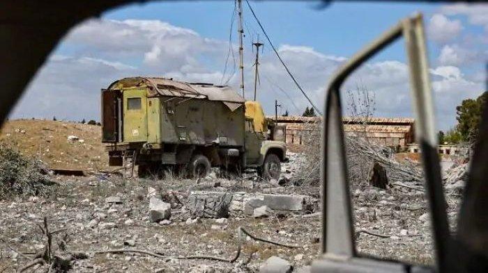 DIBOM ISRAEL - Foto kehancuran dari serangan udara Israel di satu di antara pangkalan udara di Suriah. Israel menghancurkan aset-aset militer yang tersisa Suriah dengan dalil agar tidak menjadi ancaman kelak bagi negara pendudukan tersebut.