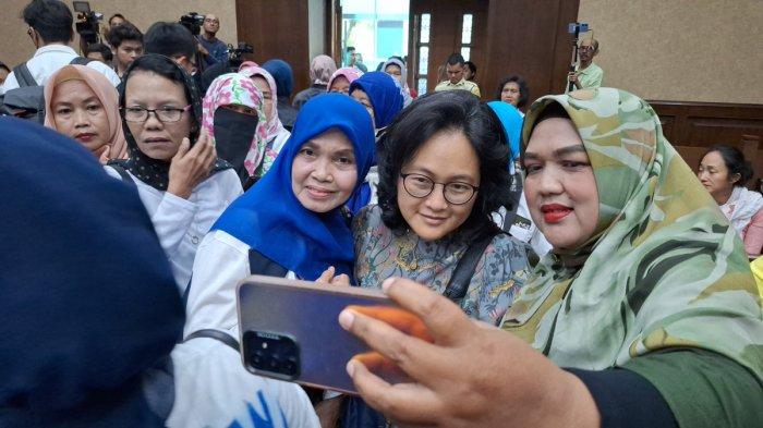 Istri TOM LEMBONg 2
