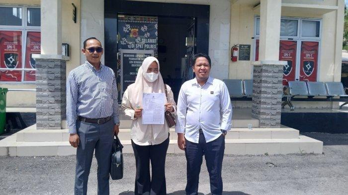 NIKAH TANPA IZIN - Seorang istri di Kabupaten Bener Meriah berinisial NV (33) melaporkan suaminya FG yang juga seorang anggota dewan ke polisi kerena menikah dengan perempuan lainnya tanpa izinnya, Sabtu (14/6/2025).