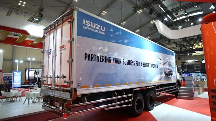 Isuzu Giga FVM di GIIAS 2025 OK
