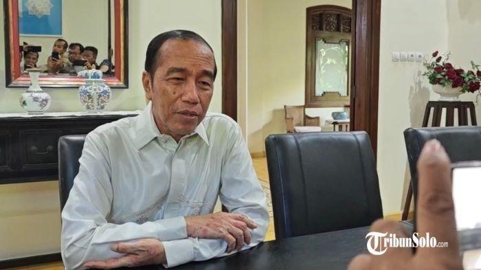 JOKOWI PILIH PSI - Presiden ke-7 RI, Joko Widodo (Jokowi), saat ditemui di kediamannya di Sumber, Banjarsari, Kota Solo, Jumat (6/6/2026). Jokowi mulai santer disebut-sebut dalam bursa calon ketua umum sejumlah partai politik, salah satunya PPP. Namun Jokowi menegaskan dirinya memilih Partai Solidaritas Indonesia (PSI)