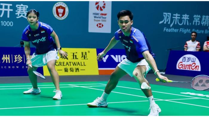 AKSI JAFAR/FELISHA - Pasangan ganda campuran Indonesia, Jafar Hidayatullah/Felisha Pasaribu, saat tampil di turnamen China Open 2025.