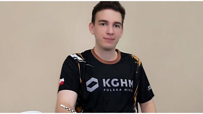 SOSOK JAN-KRZYSZTOF DUDA - Pecatur Polandia, Jan-Krzysztof Duda, mengundurkan diri dari turnamen Piala Dunia E-Sports cabang catur setelah mengalami insiden salah klik saat berhadapan dengan lawannya, Nodirbek Abdusattorov, Kamis (31/7/2025), di Riyadh, Arab Saudi.
