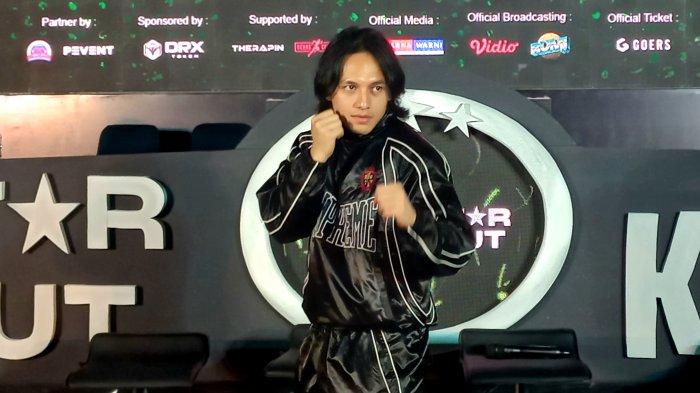 DUEL TINJU - Jefri Nichol ditemui di kawasan SCBD, Kebayoran Baru, Jakarta Selatan, Jumat (11/7/2025). Sabtu, (12/7/2025) malam ini, ia menghadapi El Rumi dalam laga tinju di JCC, Senayan, Jakarta.