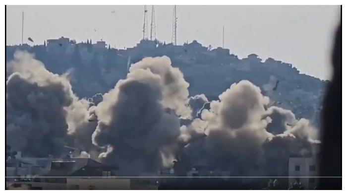 RUMAH DIHANCURKAN - Foto tangkapan layar dari video yang diunggah akun X @Palhighlight tanggal 2 Februari 2025 memperlihatkan banyak rumah di Kota Jenin dihancurkan tentara Israel. Sementara itu, para pemukim Israel dilaporkan membakar sebuah masjid di barat laut Kota Jericho.