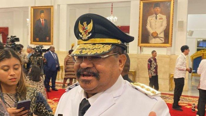 GUBERNUR PAPUA PEGUNUNGAN - Gubernur Papua Pegunungan John Tabo dalam keterangannya usai dilantik Presiden Prabowo, di Kompleks Istana Kepresidenan, Jakarta Pusat, Kamis (17/4/2025).