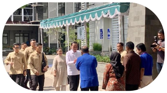 REUNI : Presiden ketujuh RI, Joko Widodo, menghadiri reuni ke-45 Angkatan 1980 Fakultas Kehutanan Universitas Gadjah Mada (UGM) di Yogyakarta, Sabtu (26/7/2025). Presiden hadir bersama Ibu Negara Iriana dalam acara bertajuk Spirit 80 Guyub Rukun Migunani.