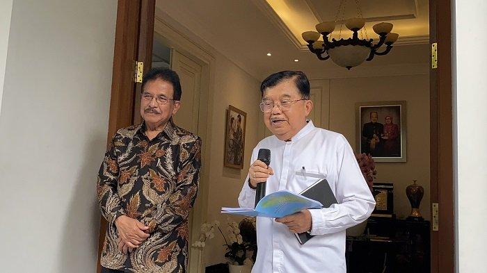 POLEMIK PULAU ACEH - Wakil Presiden ke-10 dan ke-12 RI, Jusuf Kalla (JK) dalam konferensi pers di kediamannya, Jakarta Selatan, Jumat (13/6/2025). Ia mengatakan keputusan pemerintah terkait perbatasan wilayah empat pulau yang disengketakan antara Aceh dan Sumatera Utara tidak bisa diatur melalui Keputusan Menteri (Kepmen).