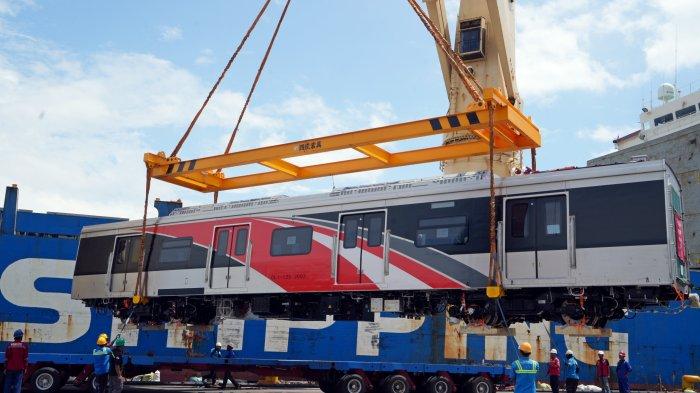KERETA BARU - KAI Commuter mendatangkan secara bertahap sarana KRL baru dari PT INKA (Persero) dan CRRC. Terkini, KAI Commuter kembali telah mendatangkan Train Set (TS) atau rangkaian ke-6 dan ke-7 dari CRRC, pada Jumat (23/5) lalu.