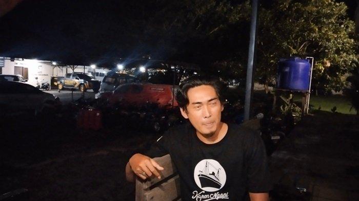 KAKAK WARTAWATI JUWITA - Kakak korban Juwita, Subpraja Ardinata saat ditemui di Polres Banjarbaru. Usai dimintai keterangan di Polres Banjarbaru, Kamis, (27/03/2025) pukul 00.07 Wita.