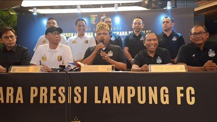 KONPERS BHAYANGKARA LAMPUNG - Bhayangkara FC akan bermarkas di Lampung dalam mengarungi kompetisi Liga 1 2025/2026. Nama Bhayangkara FC pun resmi berubah nama menjadi Bhayangkara Persisi Lampung FC, Senopati, Jakarta, Selasa (22/4/2025).