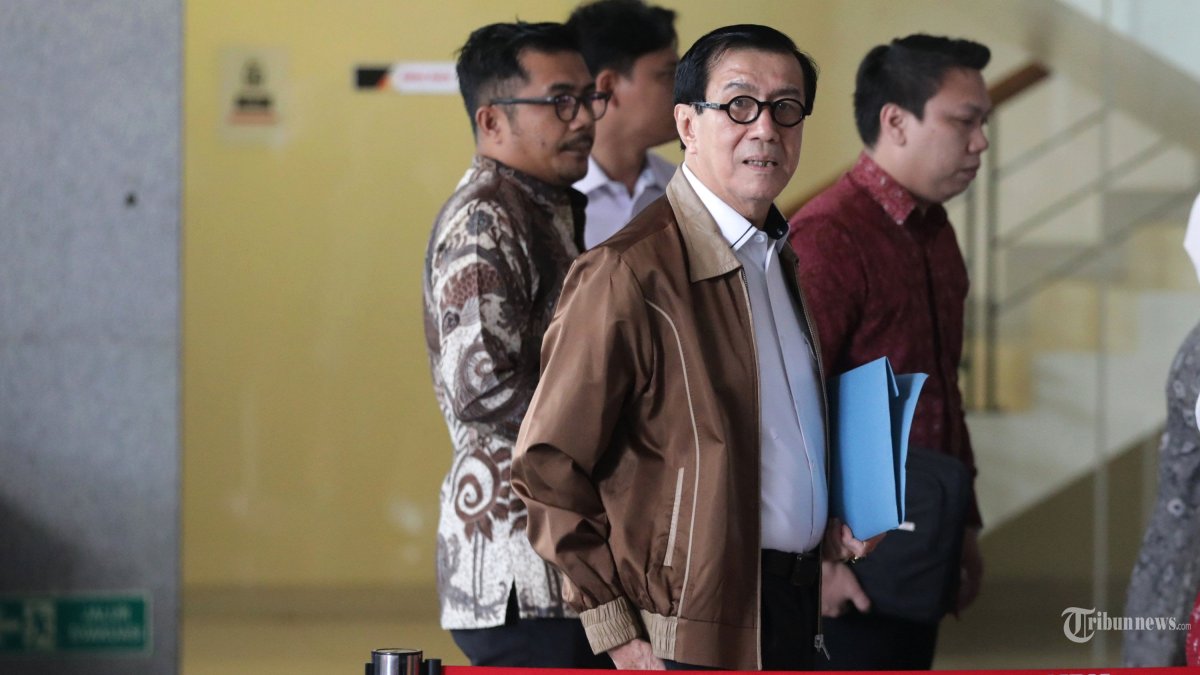 Anggota DPR dari Fraksi PDI Perjuangan Yasonna H Laoly tiba untuk menjalani pemeriksaan di Gedung KPK, Jakarta, Rabu (18/12/2024). Mantan Menteri Hukum dan Hak Asasi Manusia (Menkumham) tersebut diperiksa KPK sebagai saksi kasus dugaan suap pergantian antarwaktu (PAW) anggota DPR yang menjerat buronan Harun Masiku. TRIBUNNEWS/IRWAN RISMAWAN